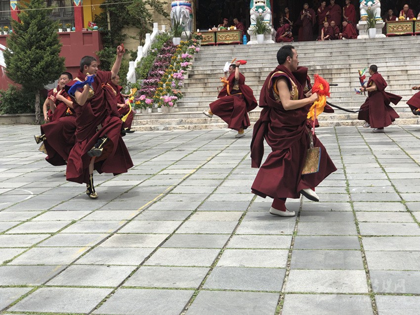 四月八轉山會南無寺跳神