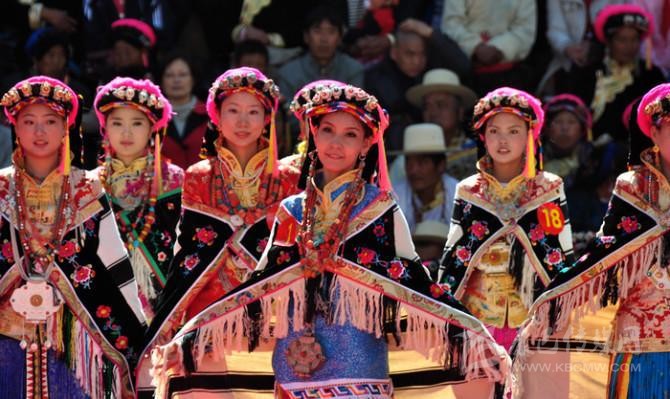 多彩的康巴服飾——雪域高原上亮麗的風(fēng)景線(xiàn)